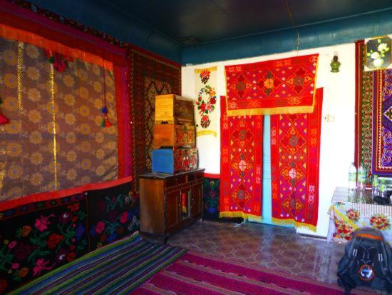 Guest House Erali Murghob Bagian luar foto